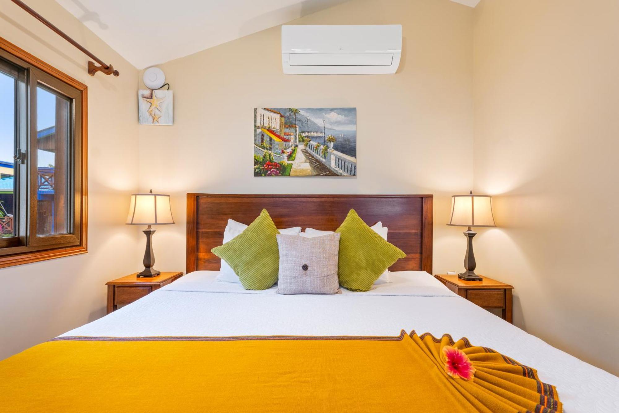 Guest house Coconut Row Boutique Hopkins