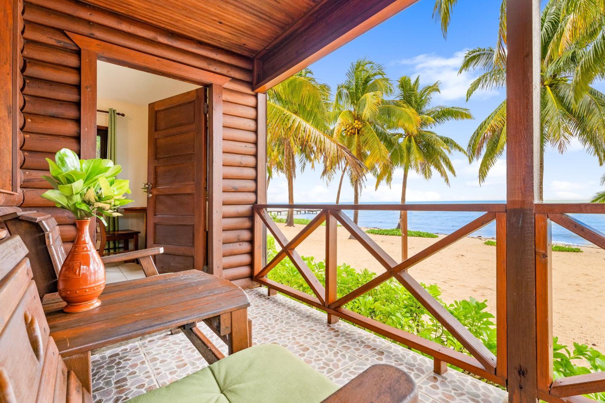 Guest house Coconut Row Boutique