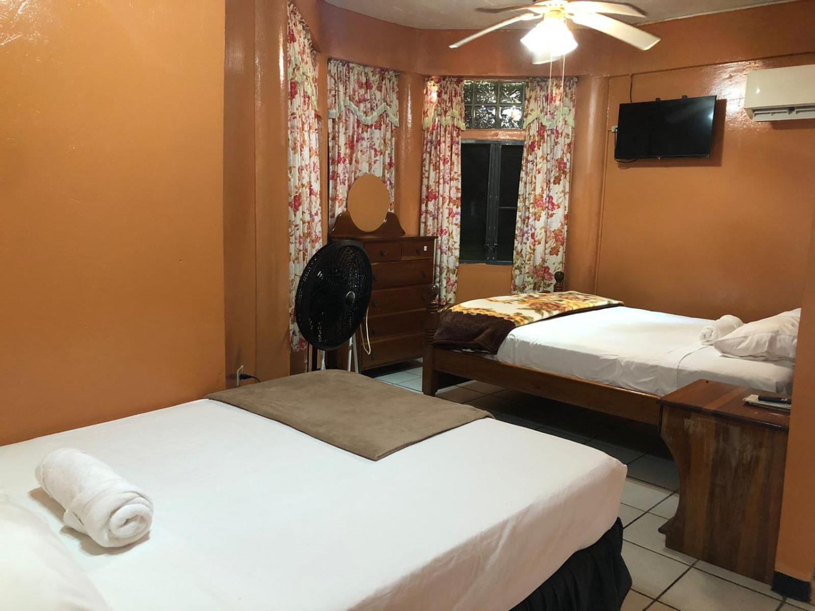Hotel Chaleanor Dangriga
