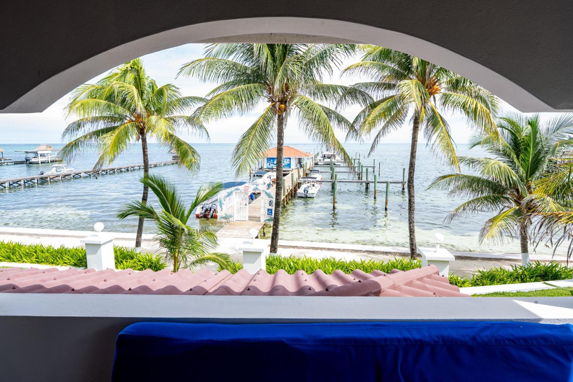 Isla Bonita Yacht Club Hotel