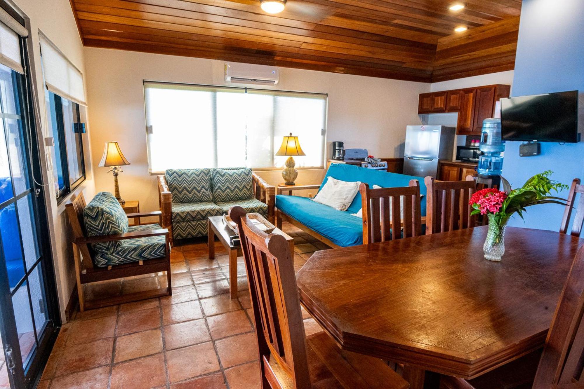 Isla Bonita Yacht Club Hotel