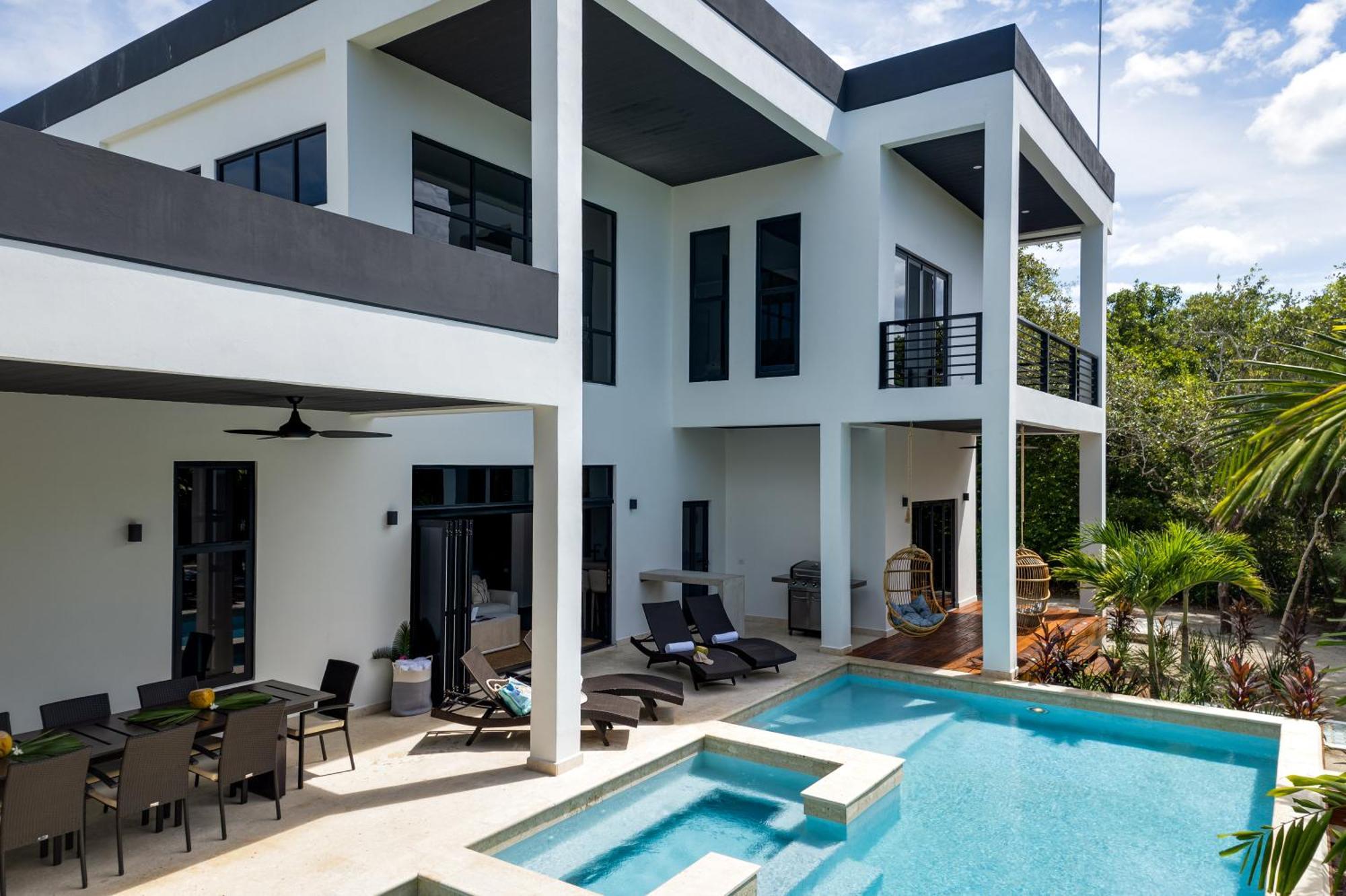 Naia And Placencia