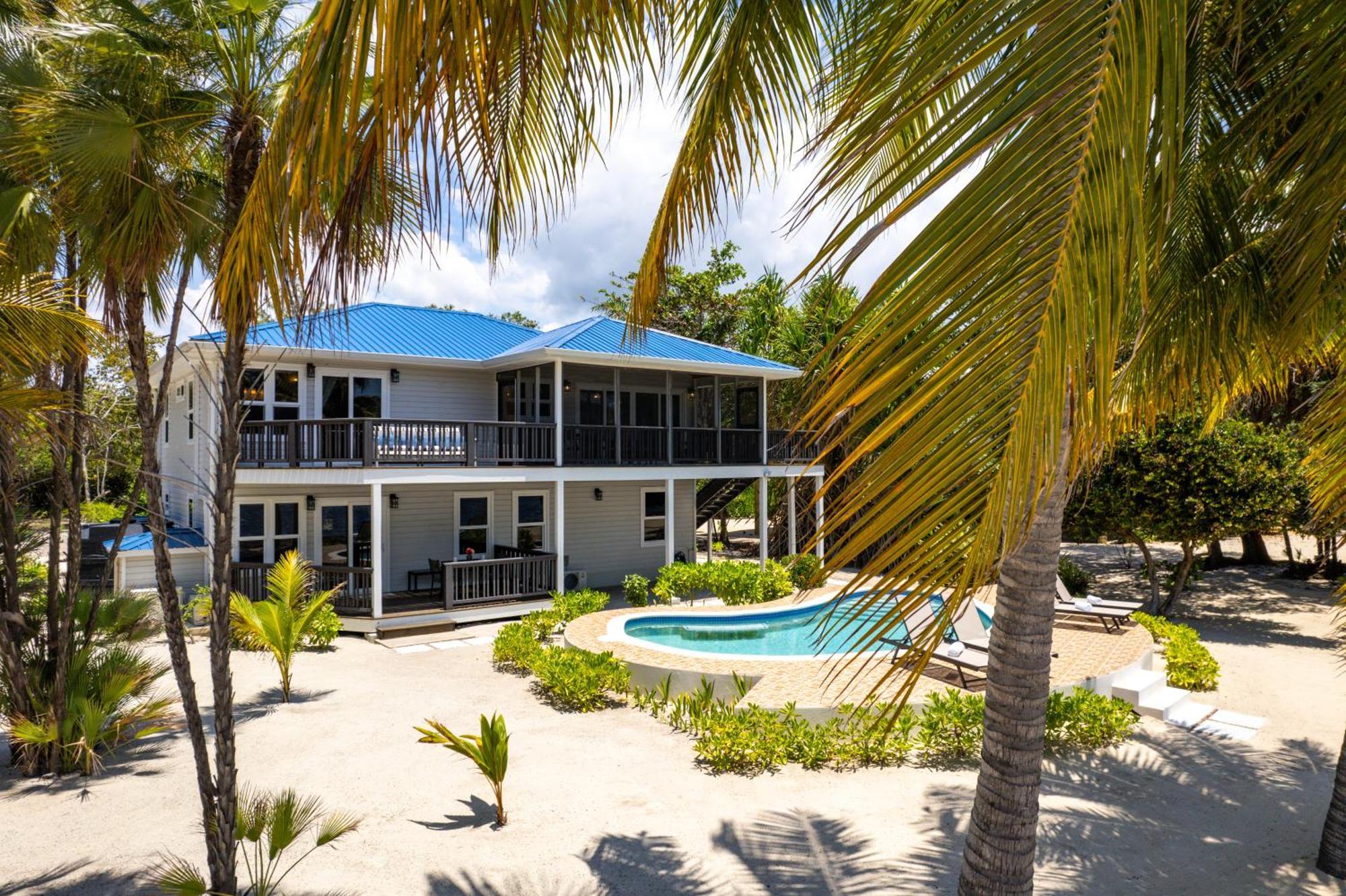 Naia And * Placencia