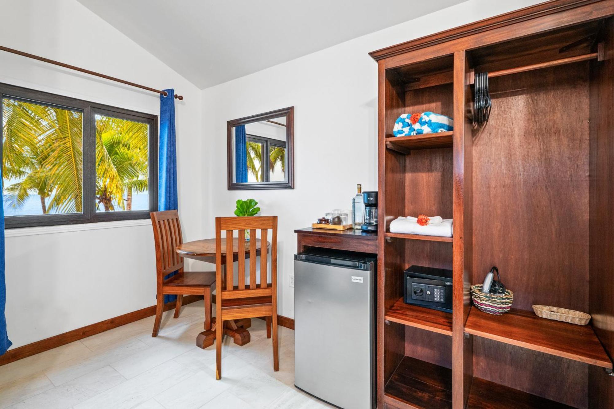 Coconut Row Boutique 4*