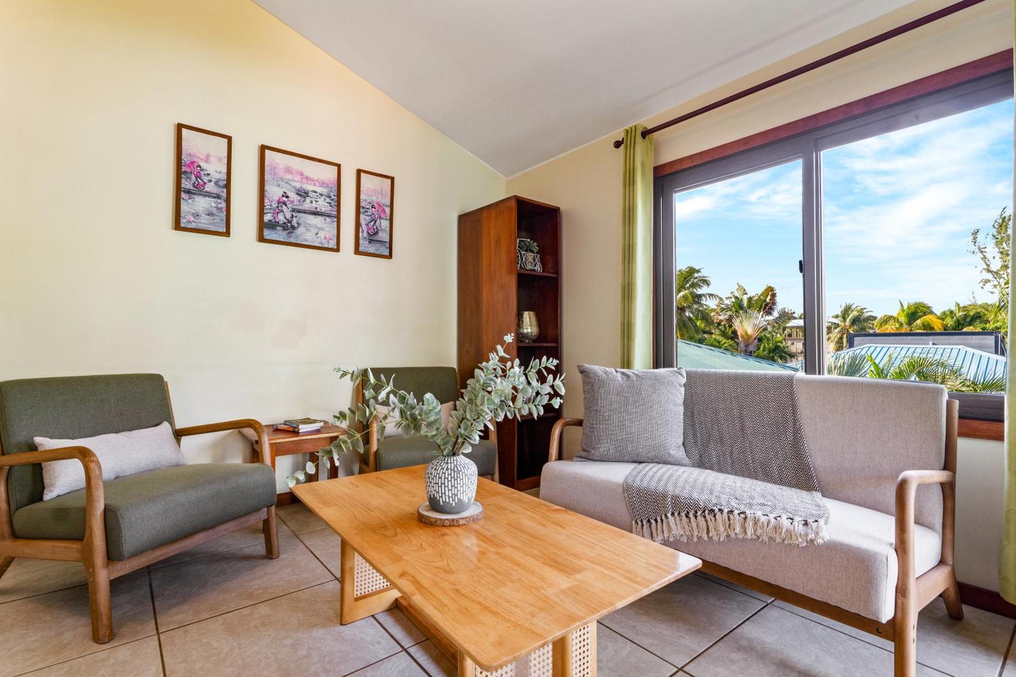 Coconut Row Boutique 4* Hopkins
