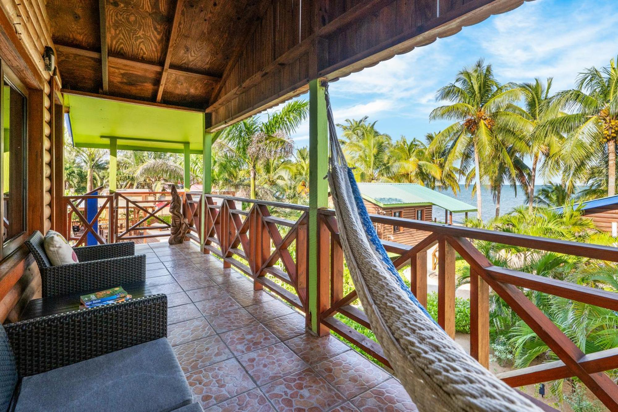 Coconut Row Boutique 4*