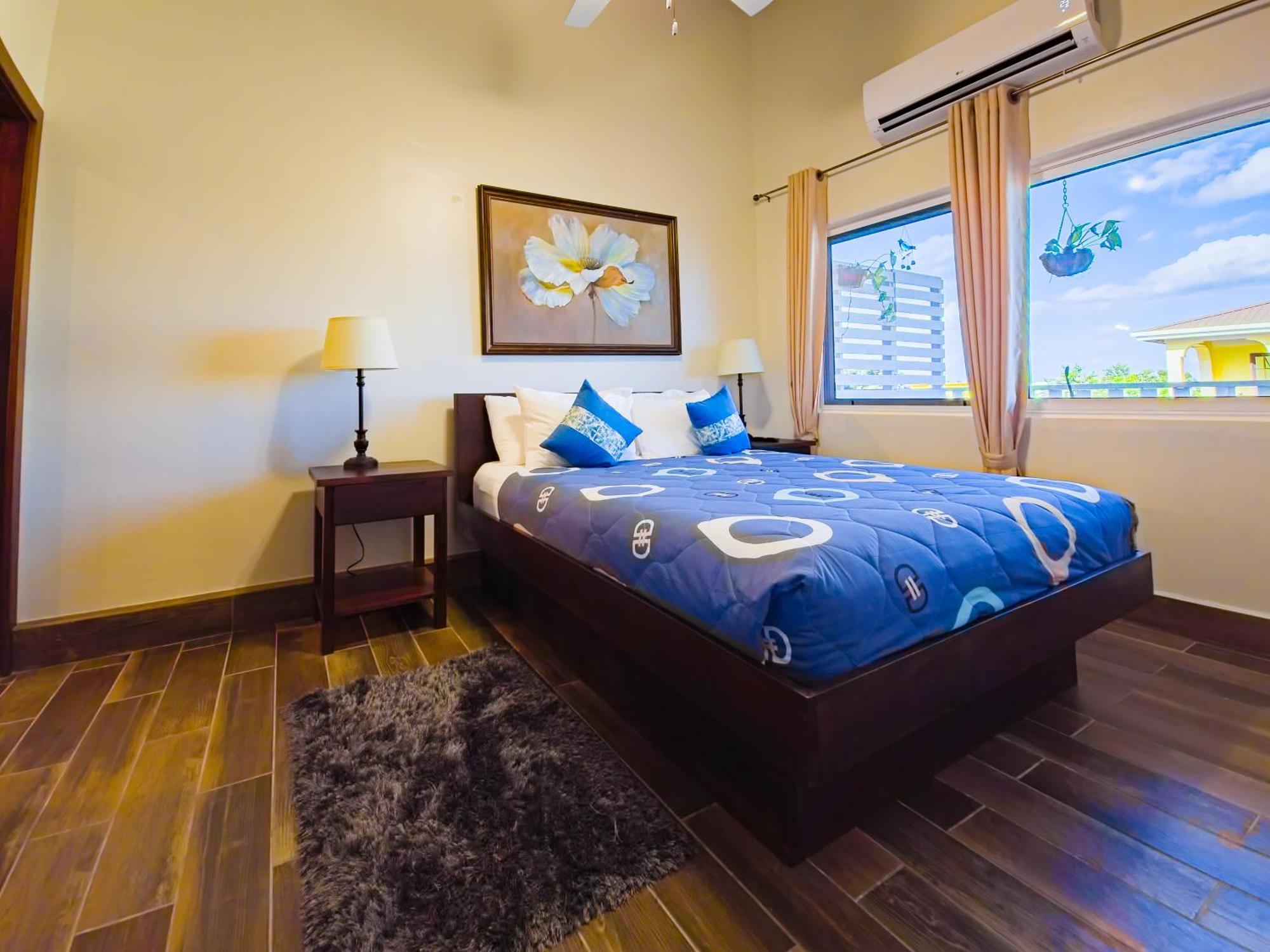 Louis' 5* Placencia