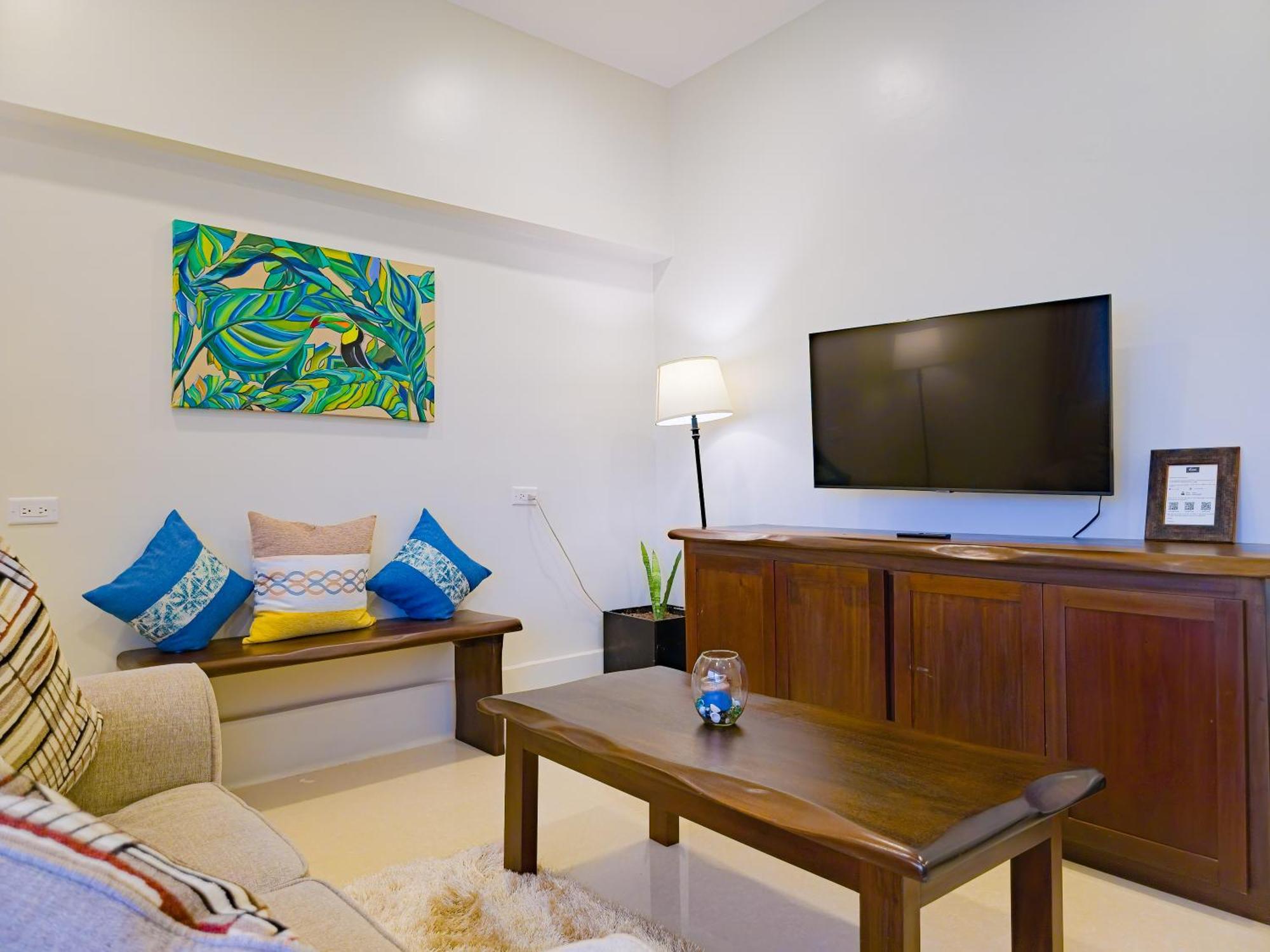 Louis' Placencia