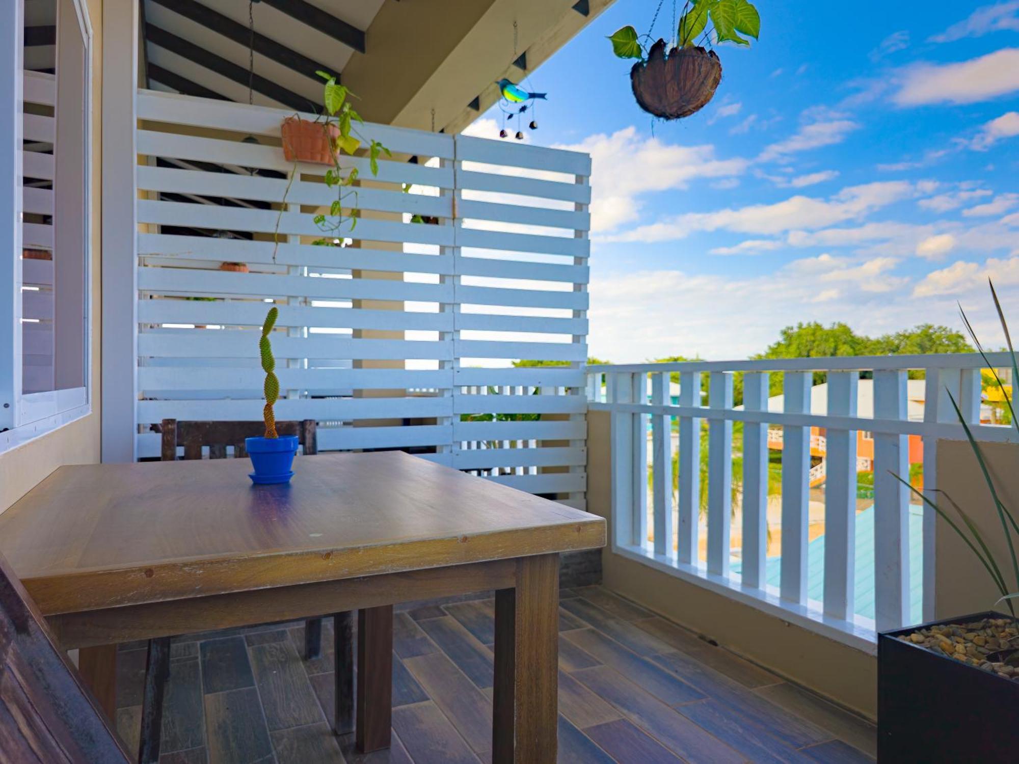 Louis' 5* Placencia