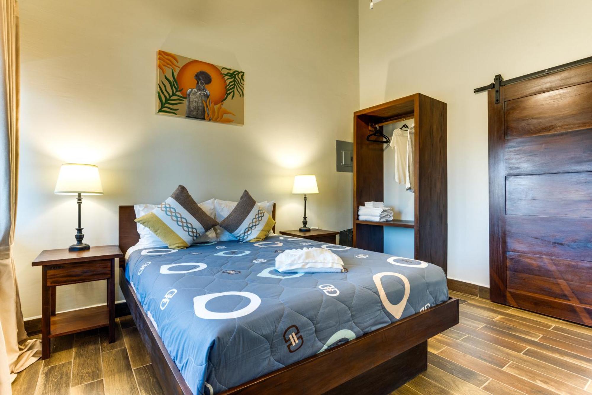 Louis' 5* Placencia