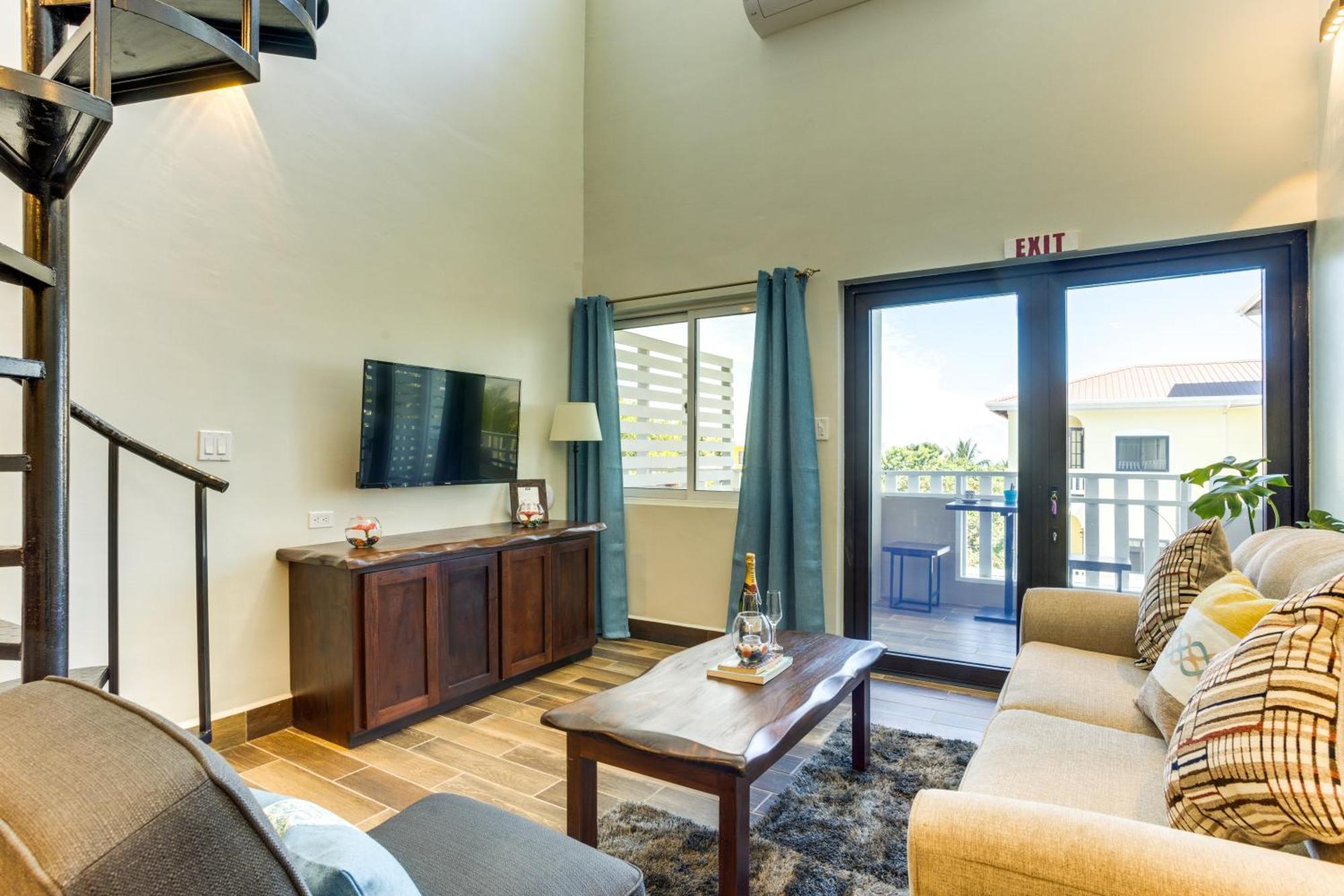 Louis' 5* Placencia