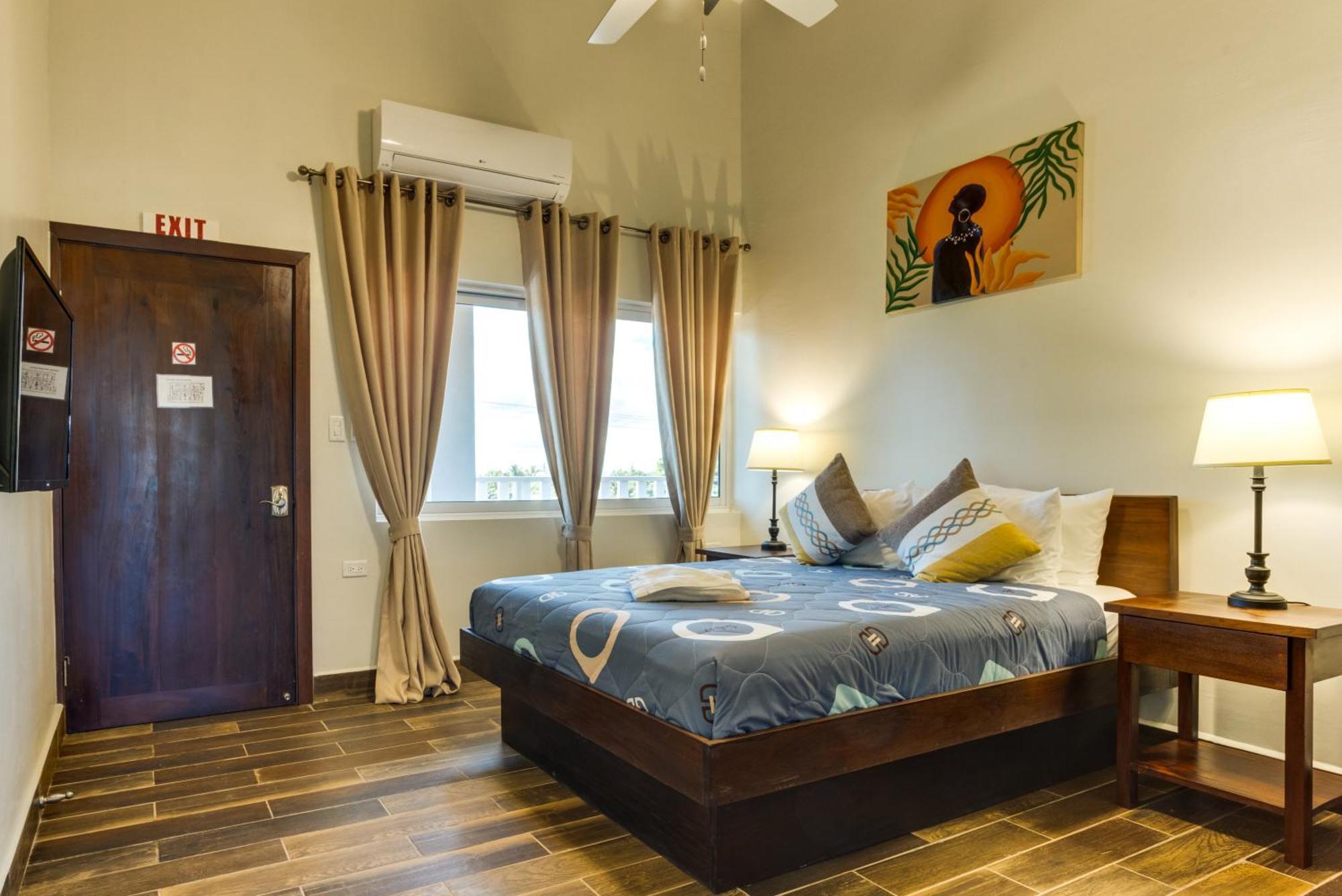 Hotel Louis' Placencia