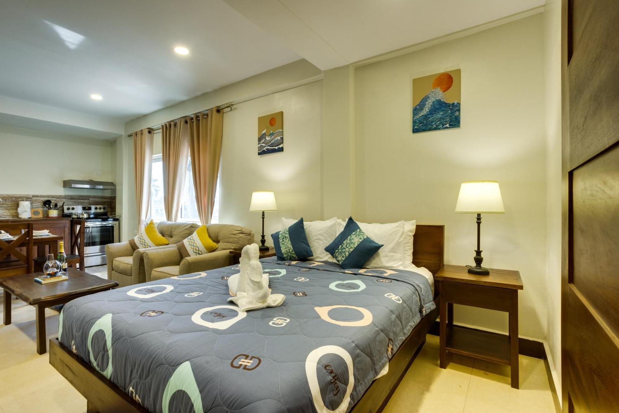 Louis' 5* Placencia