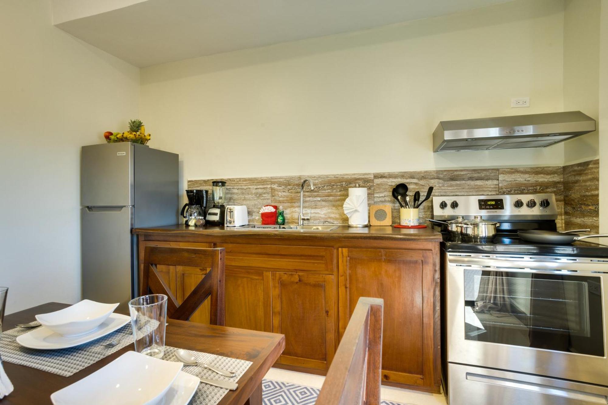 Louis' 5* Placencia