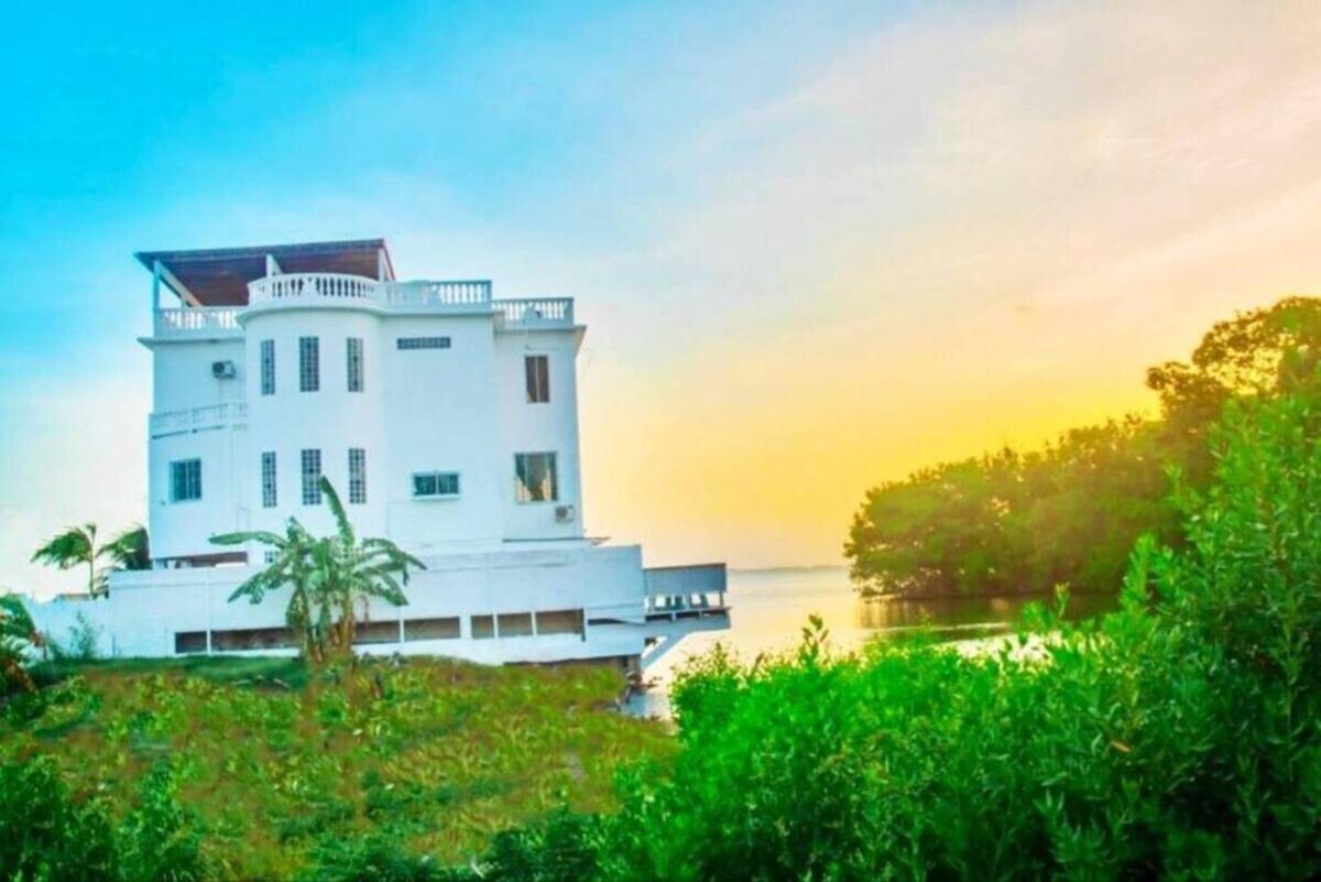 Sunrise 2-bed Sea View Near Airport With Infinity Pool & Deck, Ground Floor Apartment *
