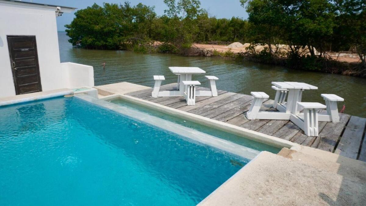 Sunrise 2-bed Sea View Near Airport With Infinity Pool & Deck, Ground Floor Apartment *