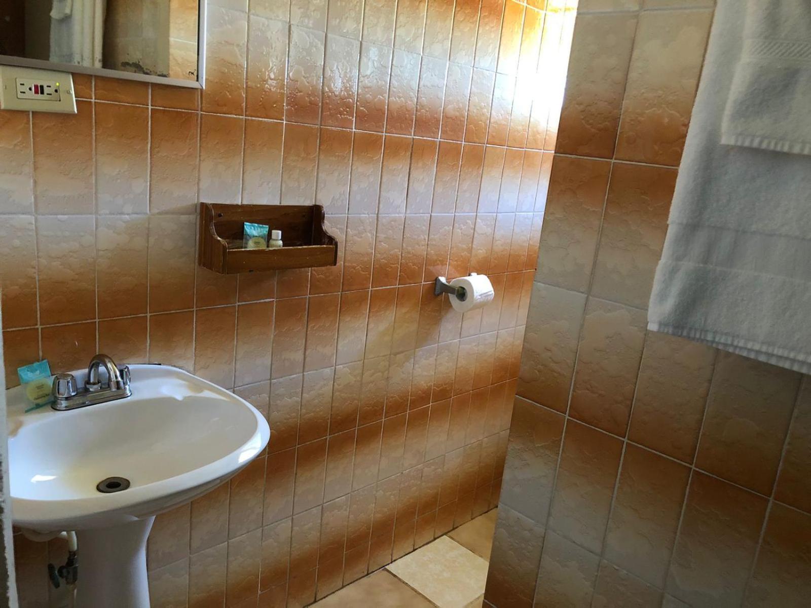 Hotel Chaleanor Dangriga