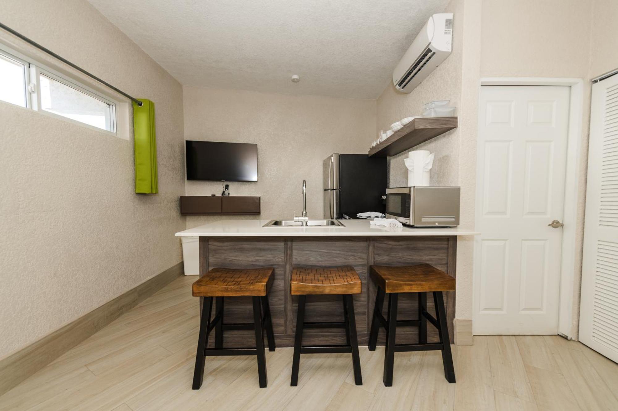 Hotel Bananas On The San Pedro (Ambergris Caye)