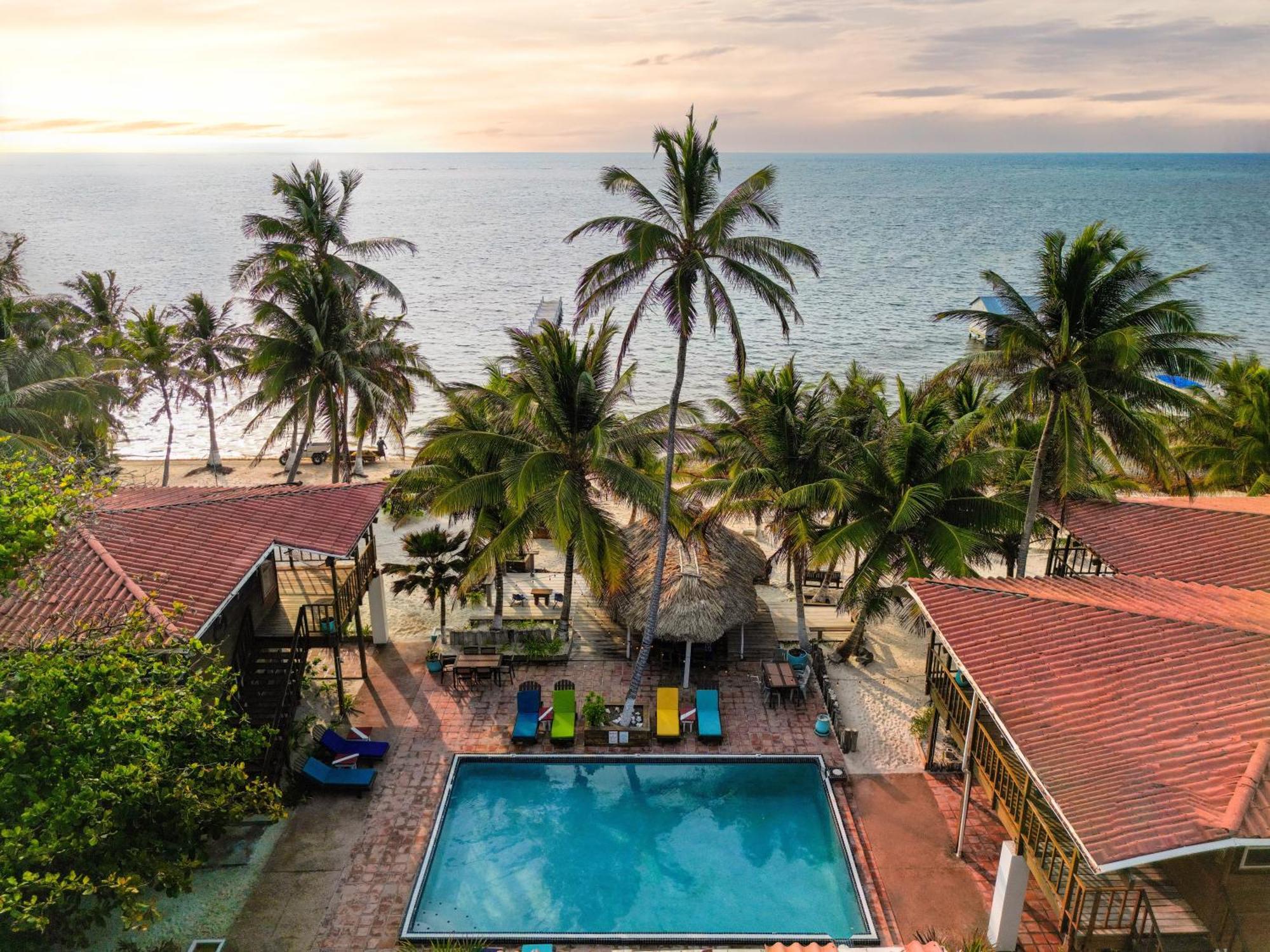 Sundiver Resort *