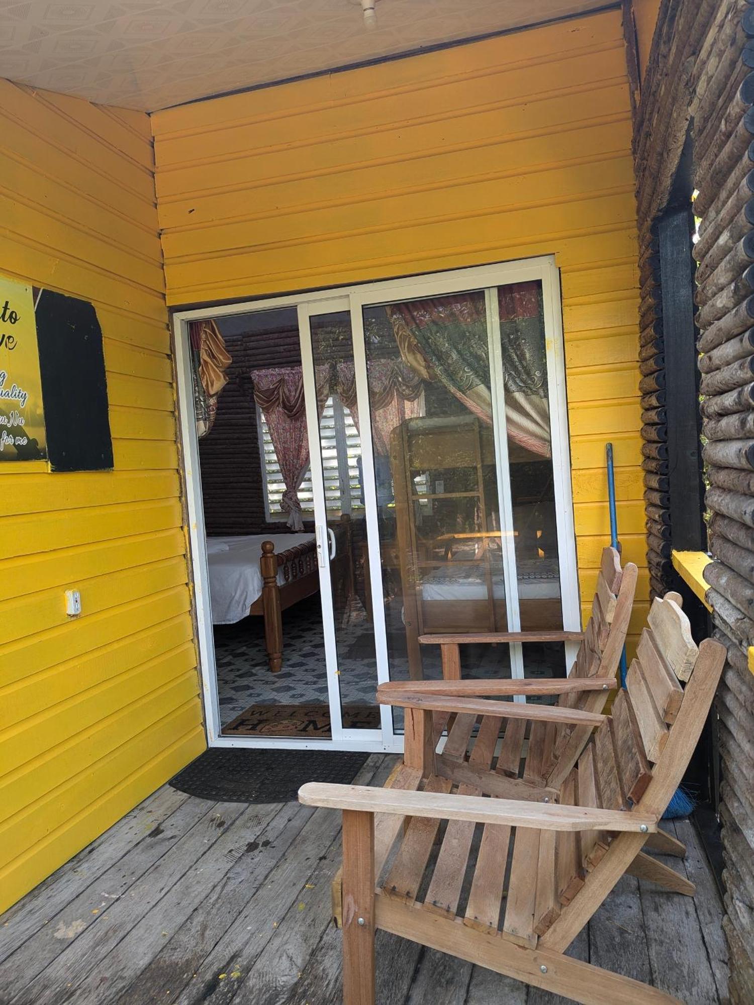 Palmento Grove Garifuna Eco-cultural & Healing Institute Bed & Breakfast