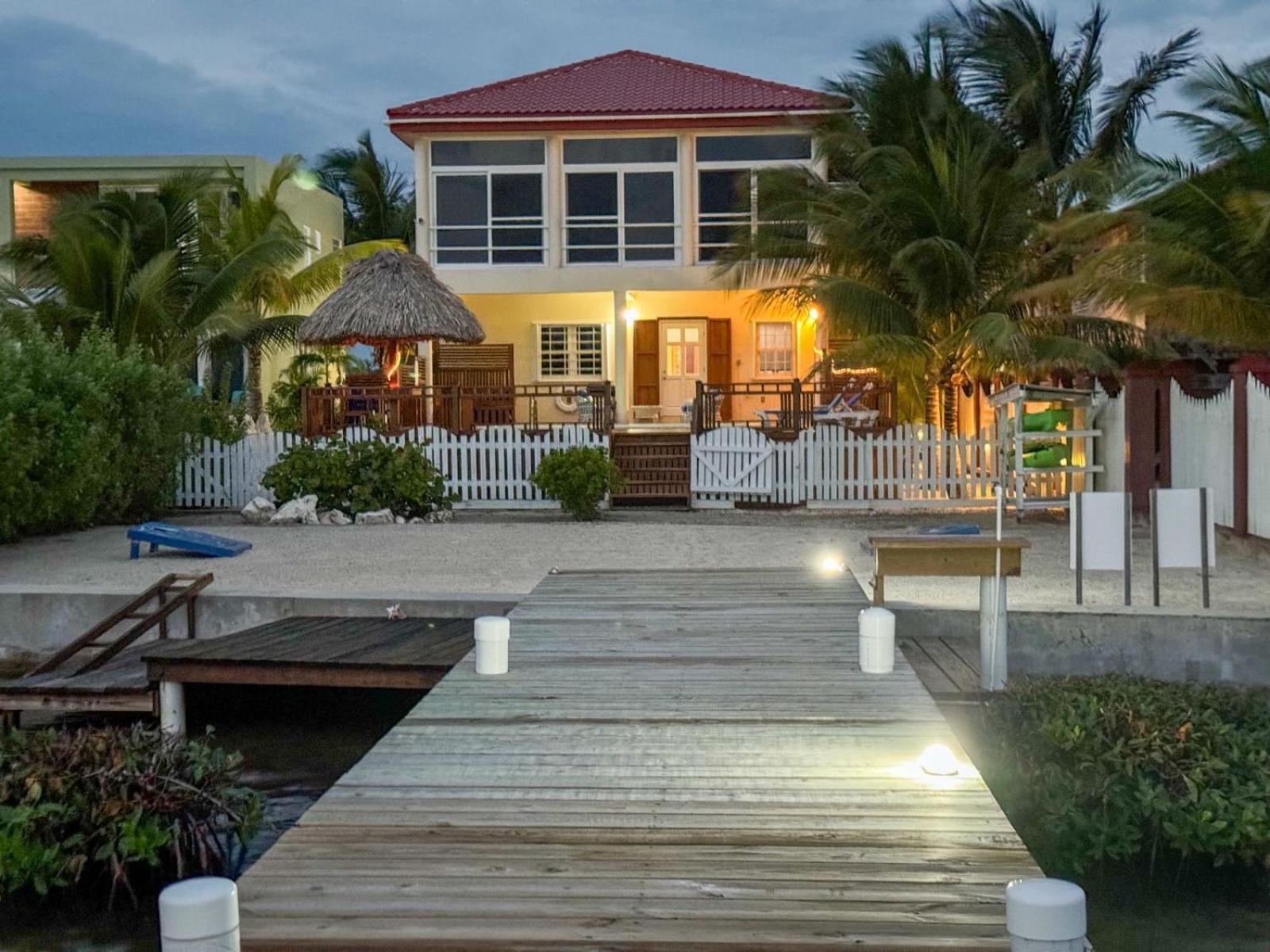 La Perla Azul House With Pool And 4 Seater Cart * San Pedro (Ambergris Caye)