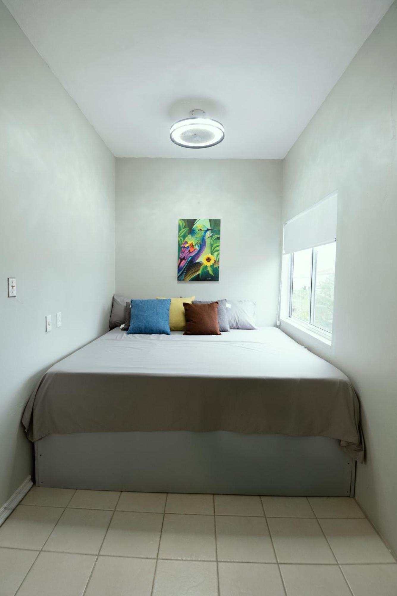 Maximum Hotel *