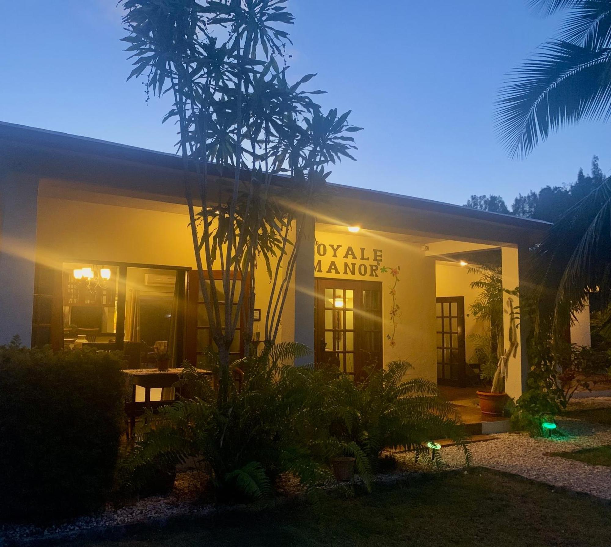 Royale Manor * Corozal