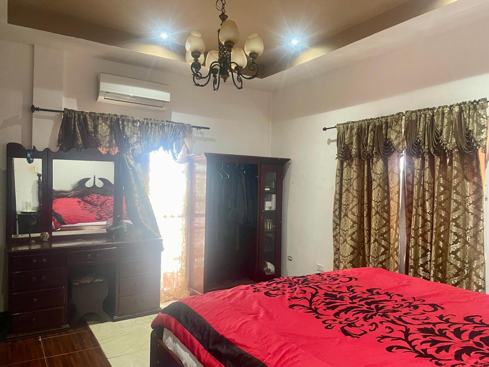 Chupaflor - Alexander Luxury & Executive Apartment