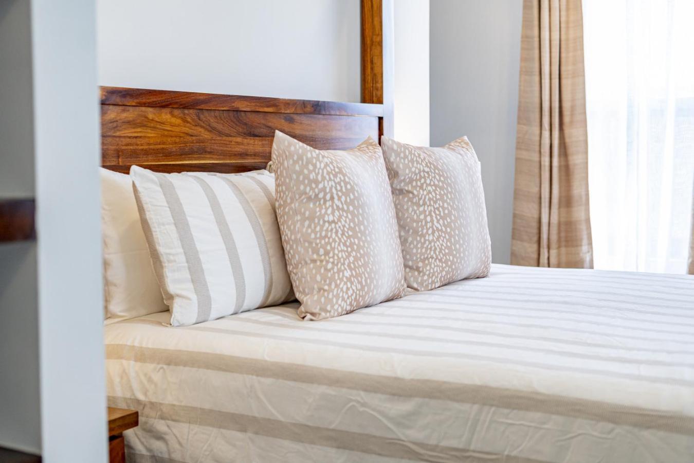 Villa Casa Playa De Denver + Pool Club At Mahogany Bay