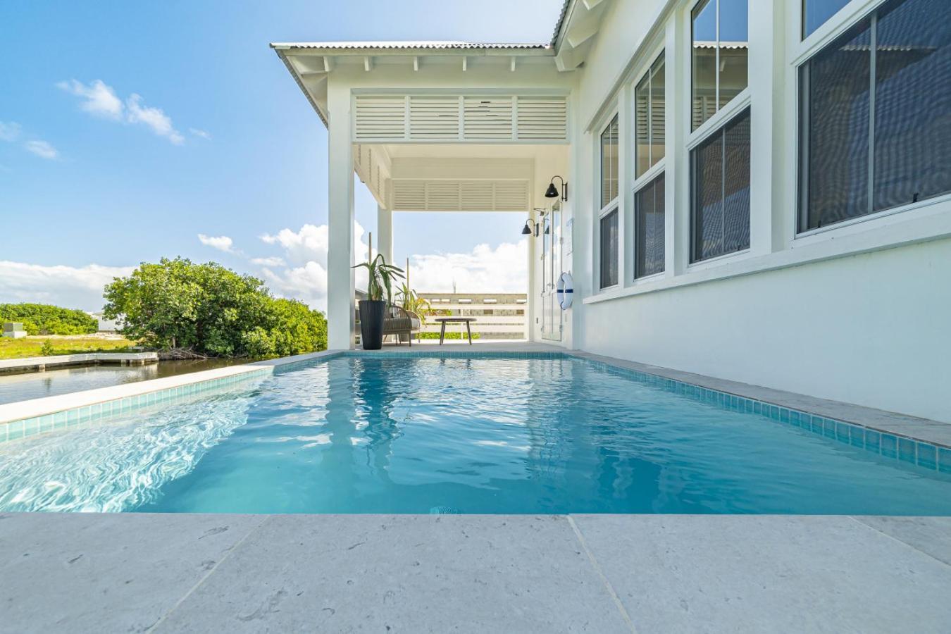 Villa Casa Playa De Denver + Pool Club At Mahogany Bay *