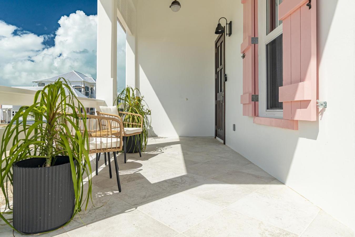 Villa Casa Playa De Denver + Pool Club At Mahogany Bay *