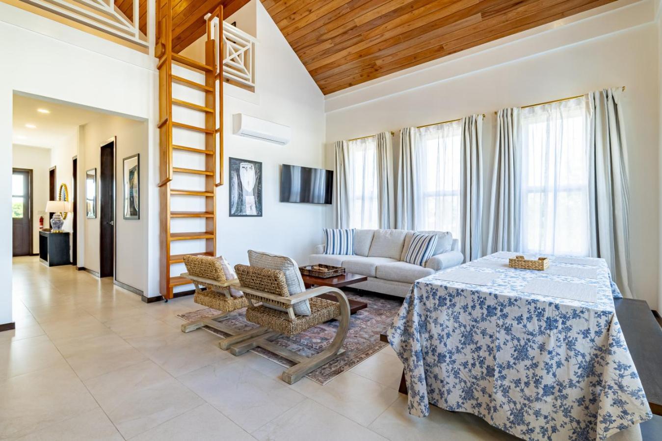 Casa Playa De Denver + Pool Club At Mahogany Bay *