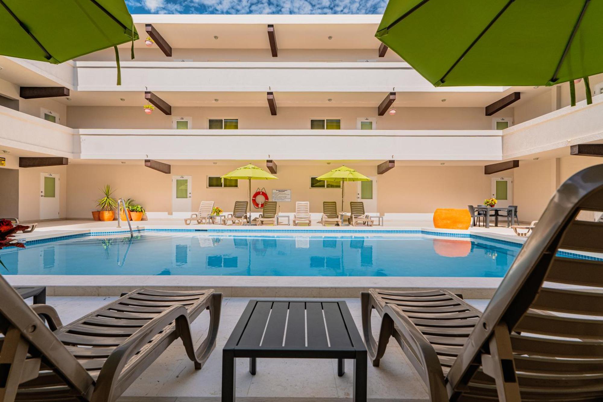 Bananas On The 3* San Pedro (Ambergris Caye)