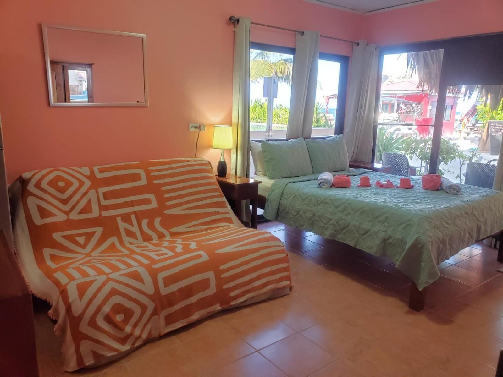 Apartment Club At Popeyes Caye Caulker