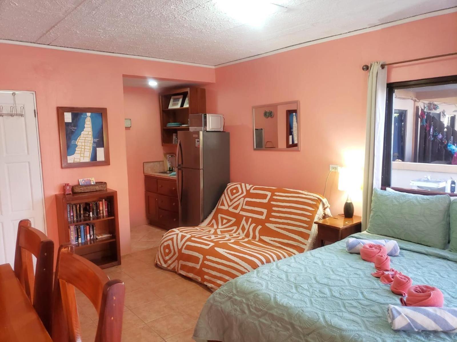 Apartment Club At Popeyes Caye Caulker