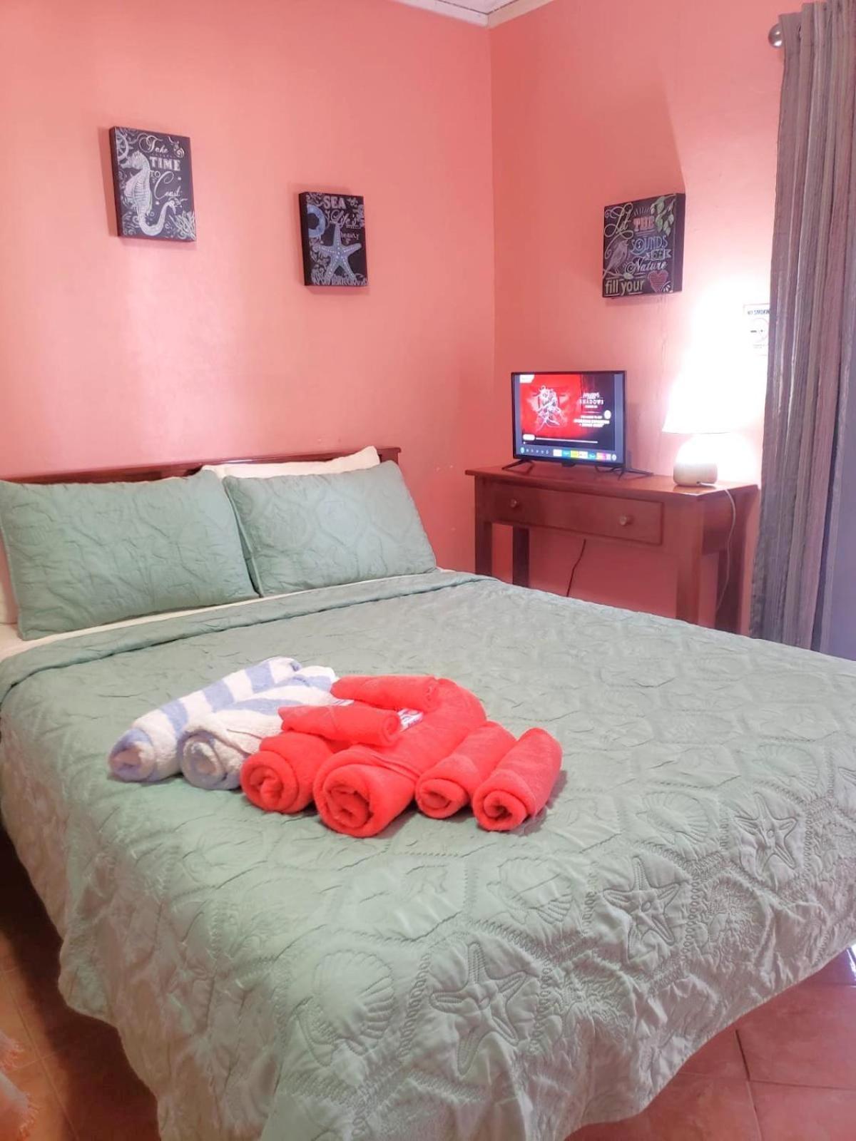 Apartment Club At Popeyes Caye Caulker