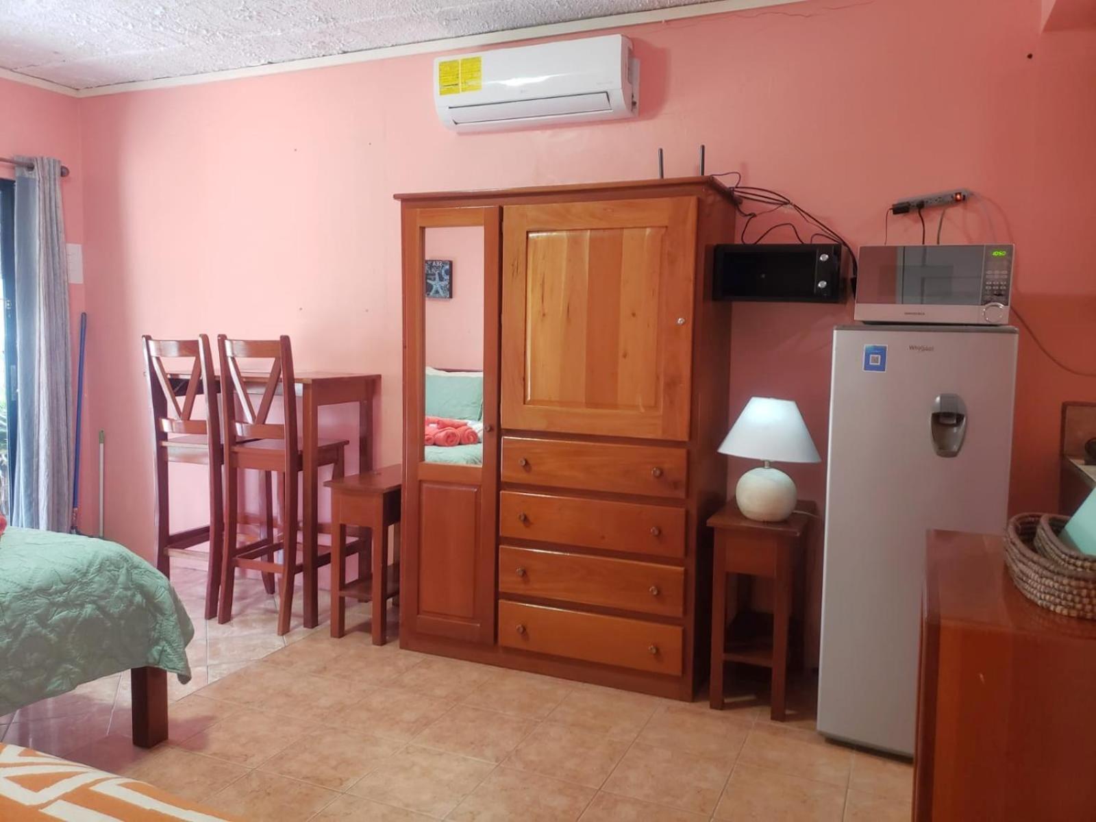 Club At Popeyes Caye Caulker