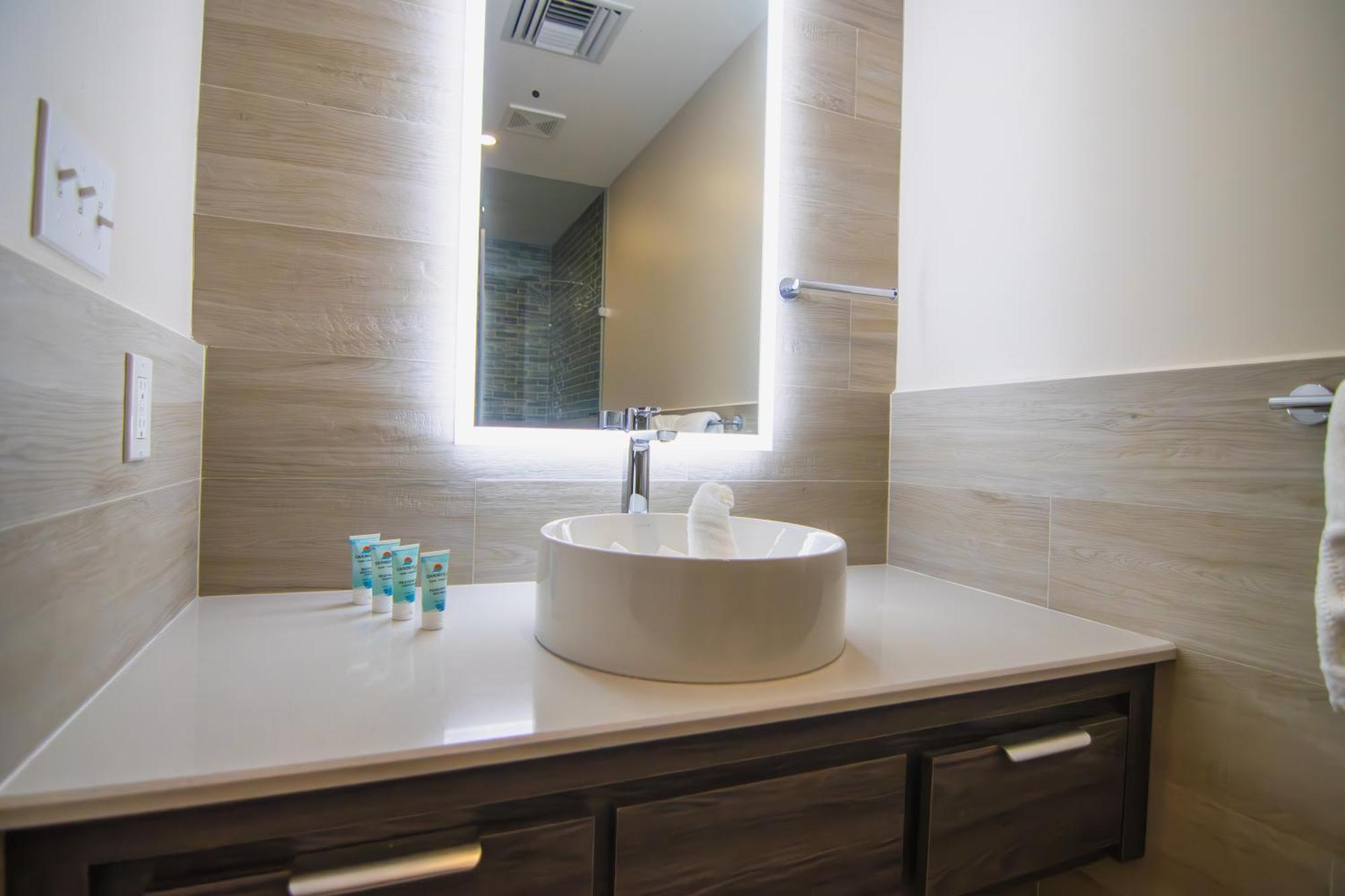Chic Open-concept Loft Located 2 Miles North, San Pedro Town, Belize! Holiday home