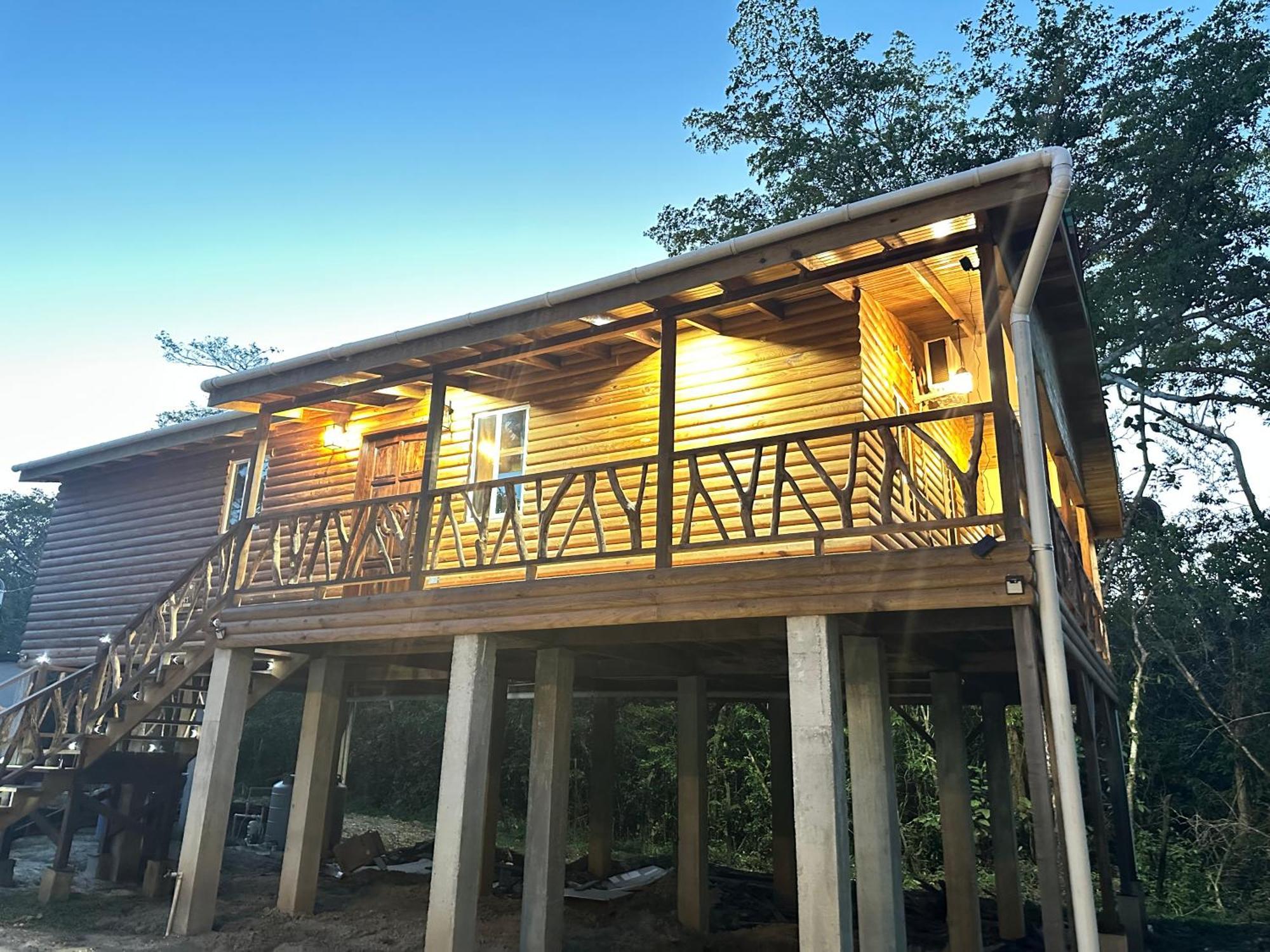 Hotel Howler Jungle Belize