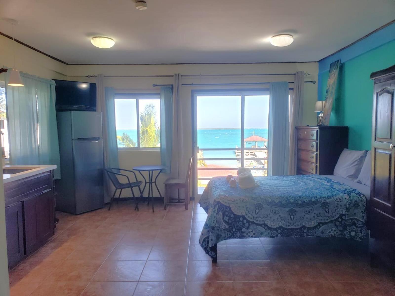 Club At Popeyes * Caye Caulker
