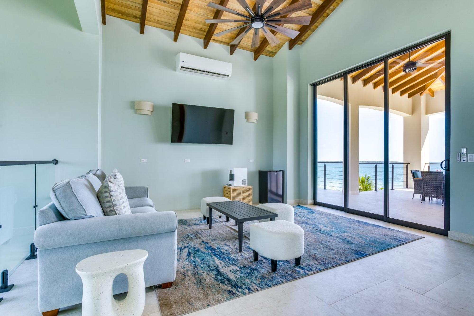 Naia And Placencia