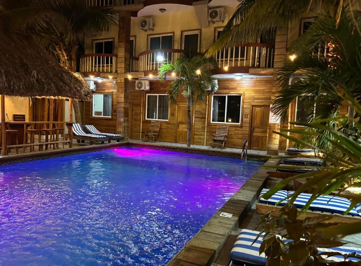Tropical Palace * San Pedro (Ambergris Caye)