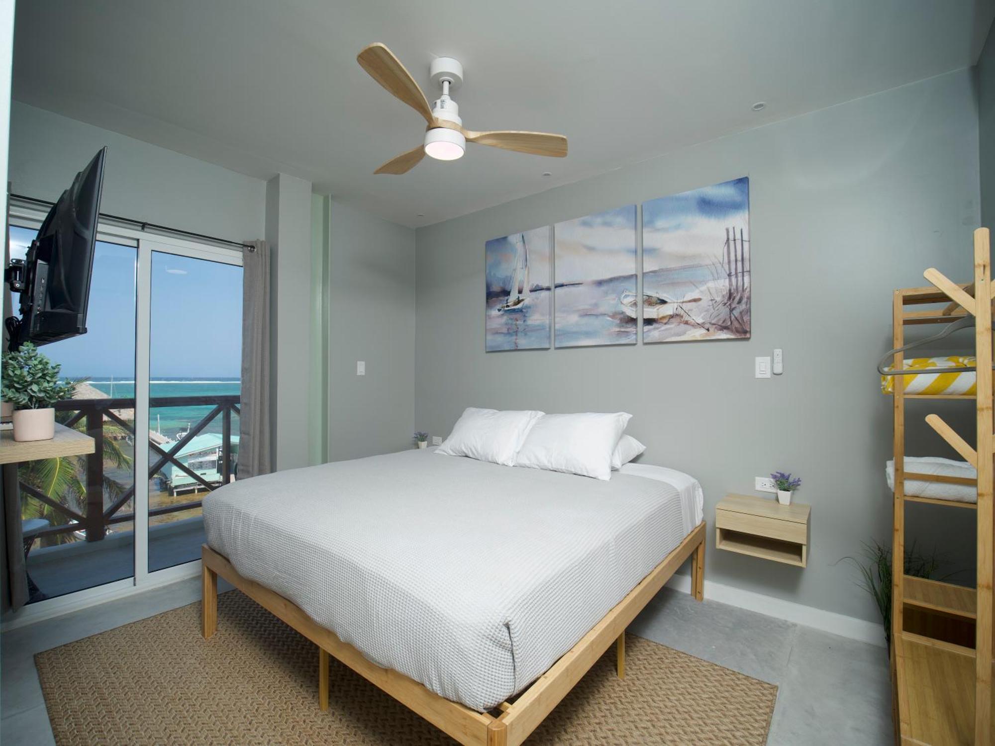 Sandbar Beachfront & Restaurant Hostel
