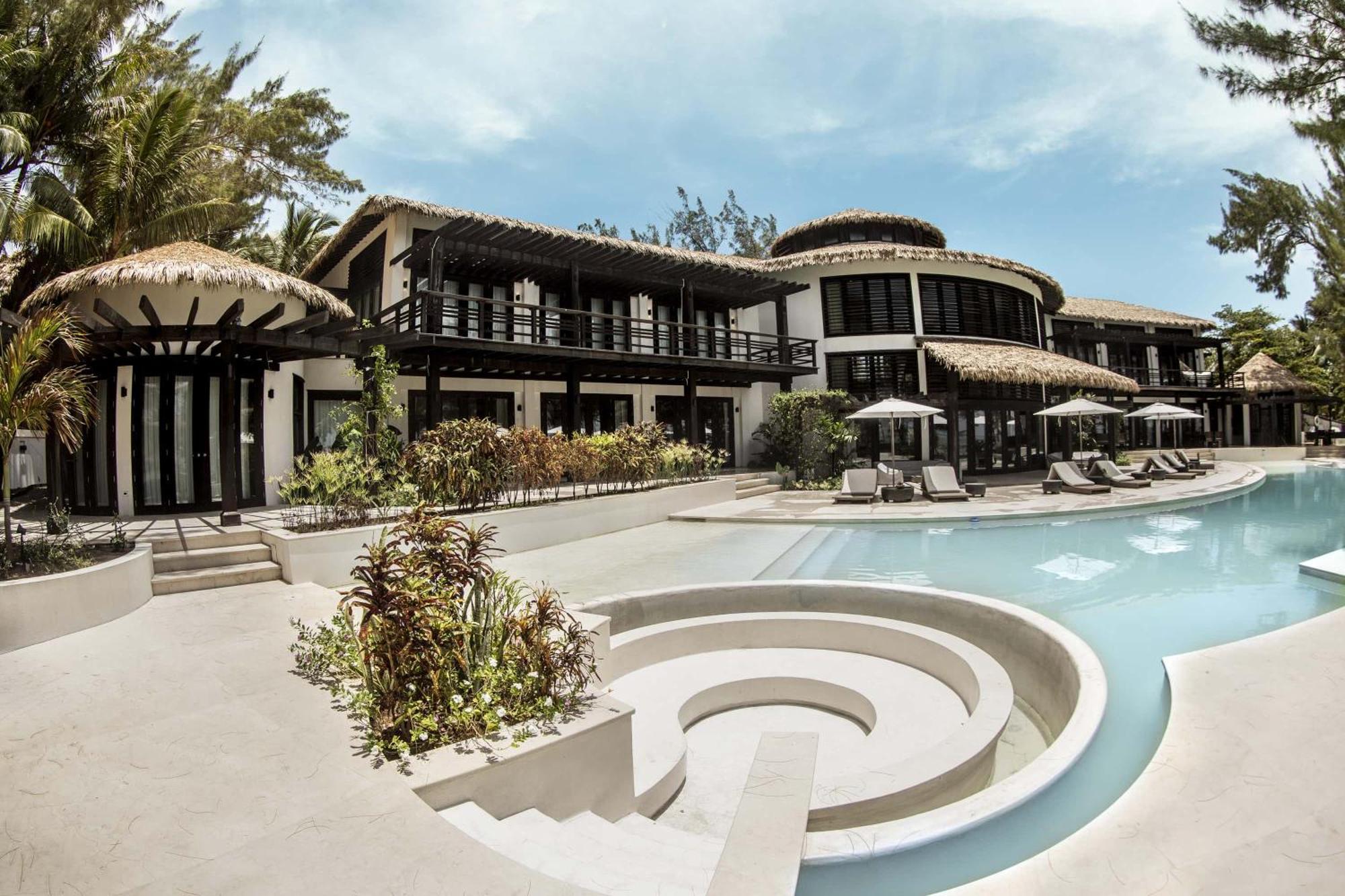 Abrazos By Floreo * San Pedro (Ambergris Caye)