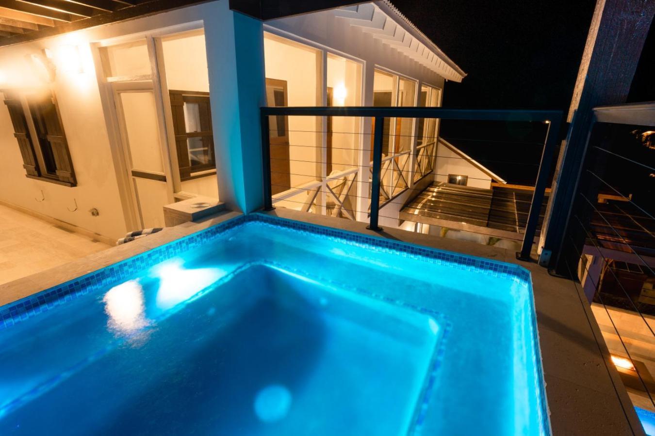Villa Casa Bonita And Pool Club At Mahogany Bay