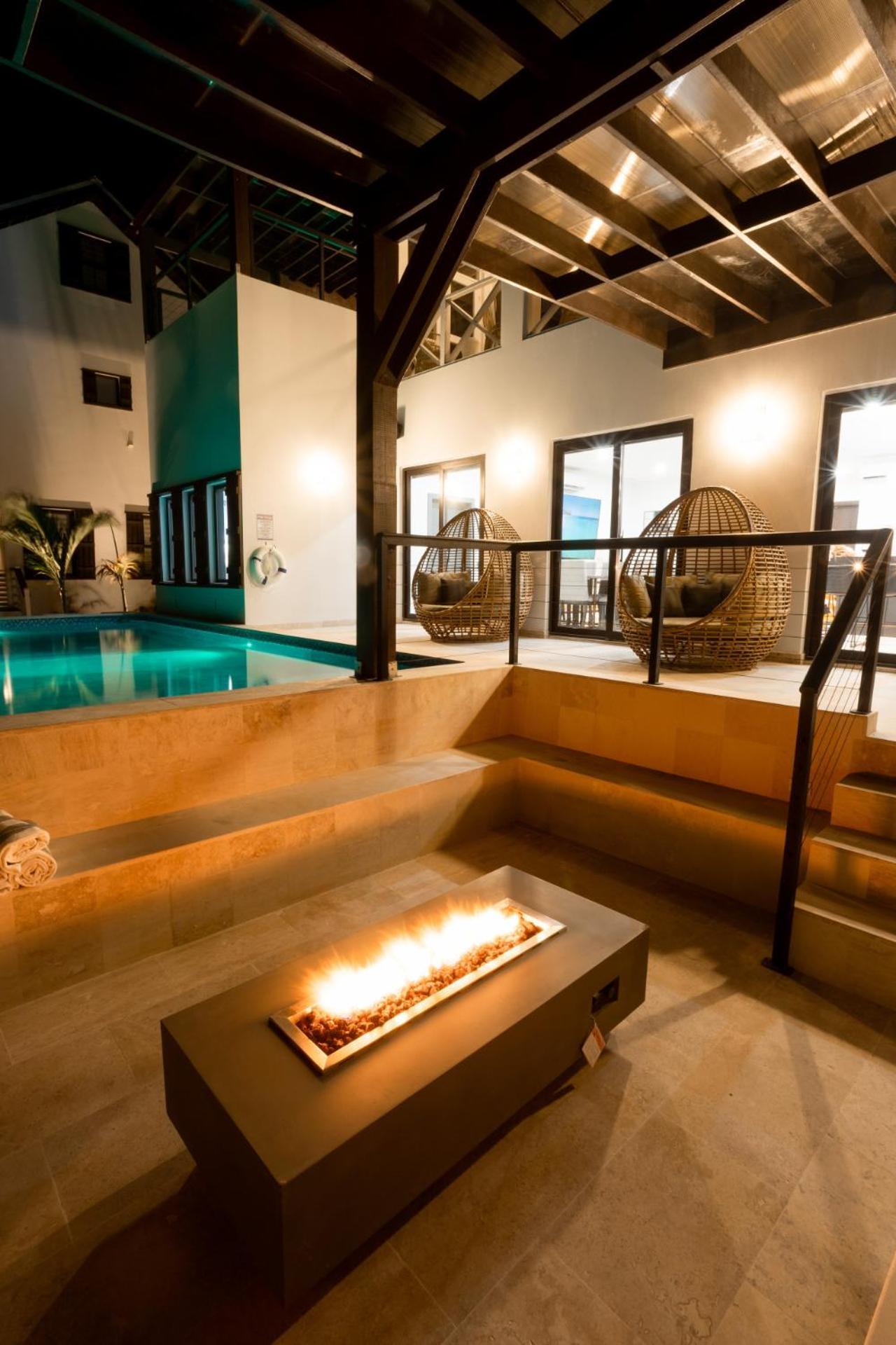 Villa Casa Bonita And Pool Club At Mahogany Bay