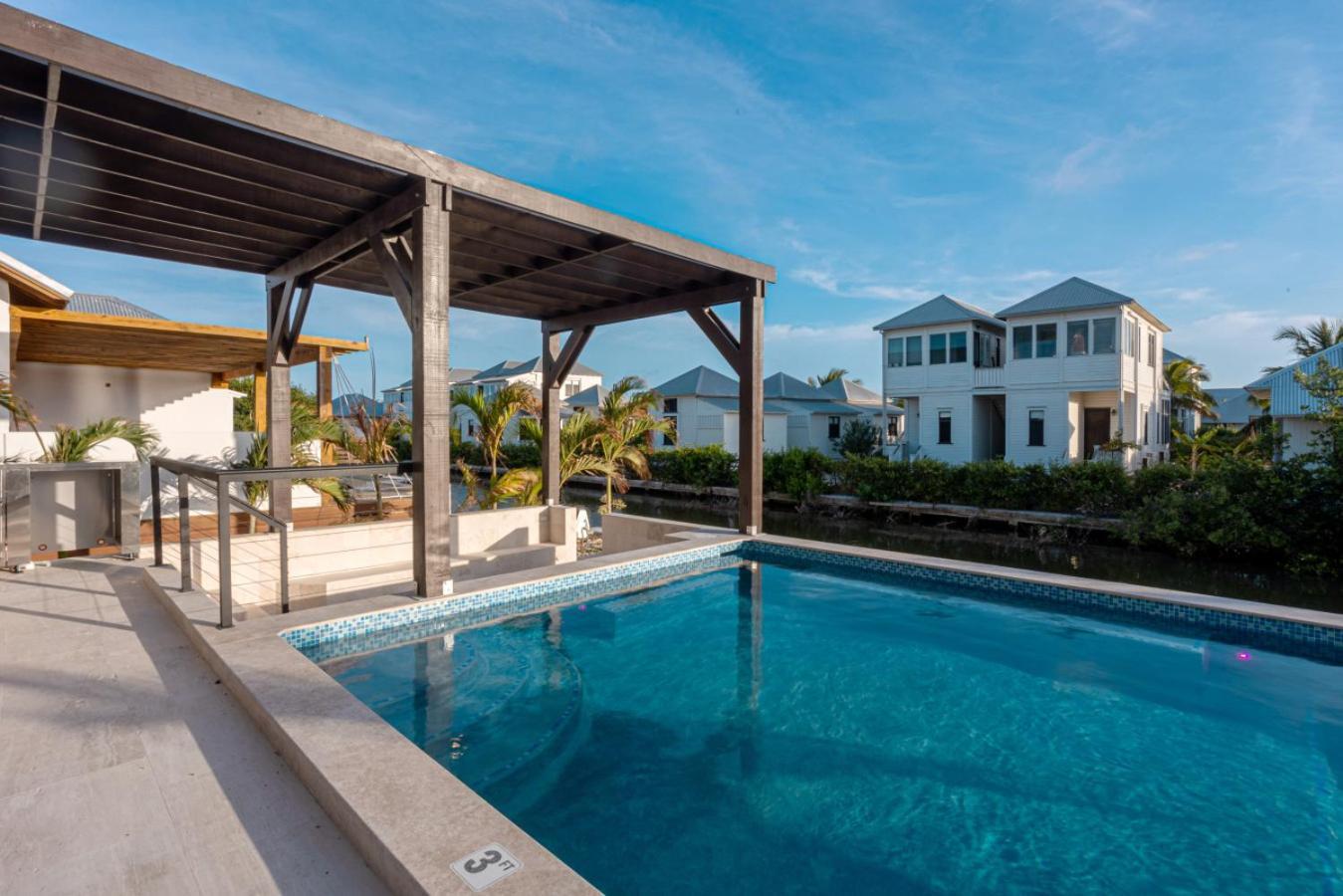 Casa Bonita And Pool Club At Mahogany Bay Villa