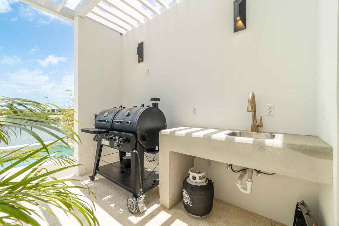Barefoot And Pool Club At Mahogany Bay * San Pedro (Ambergris Caye)