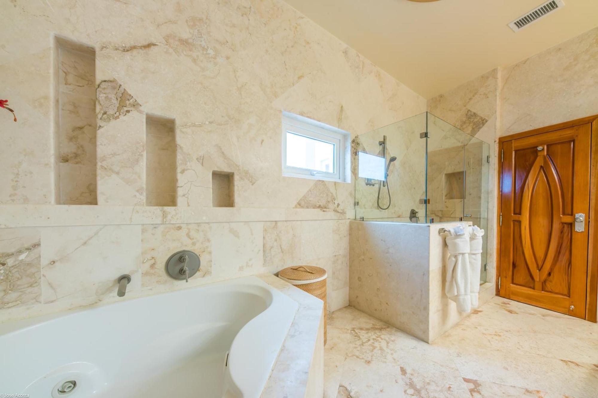 Villa Belizean Cove Estates Luxury Beachfront *