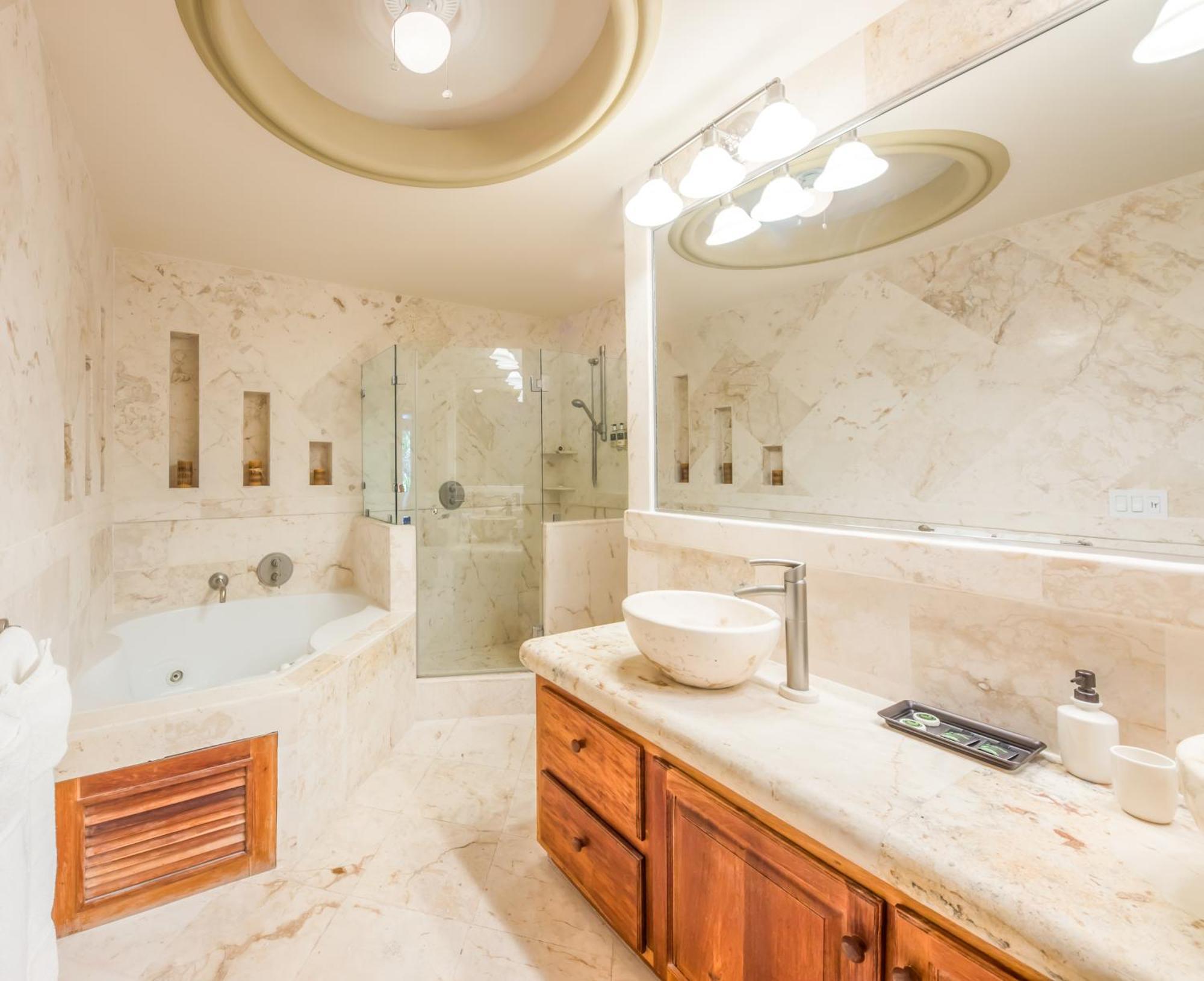 Villa Belizean Cove Estates Luxury Beachfront *